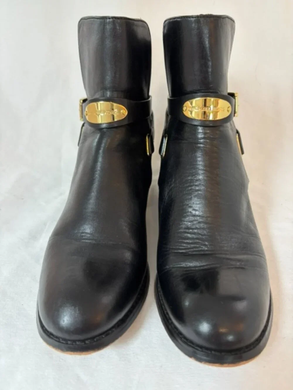 MICHAEL Michael Kors Arley Black Leather Ankle Boot w/Gold Logo Plate Size 7M